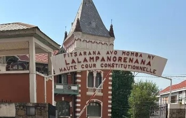 天天盈 马达加斯加军方领导人宣誓就任临时总统